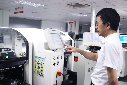 宝安日报报道：bwin必赢公司顾伟 三十载初心不改 深耕LED显示屏研发